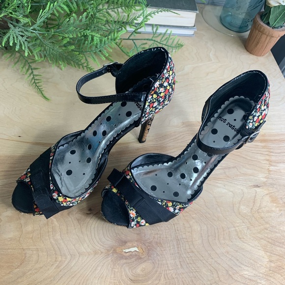 High heel strappy shoes, floral print, size 8.5 - Picture 2 of 11